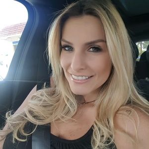 Meet your Posher, Desiree